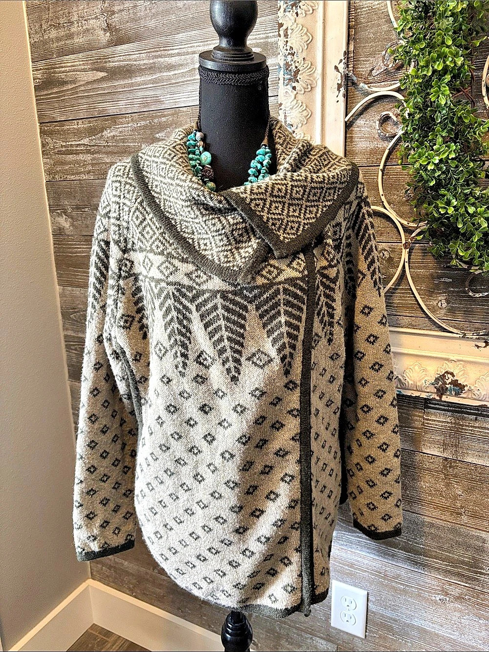 Royal Robbins (Size Large) Geometric Cowl Neck Wool Sweater Gray